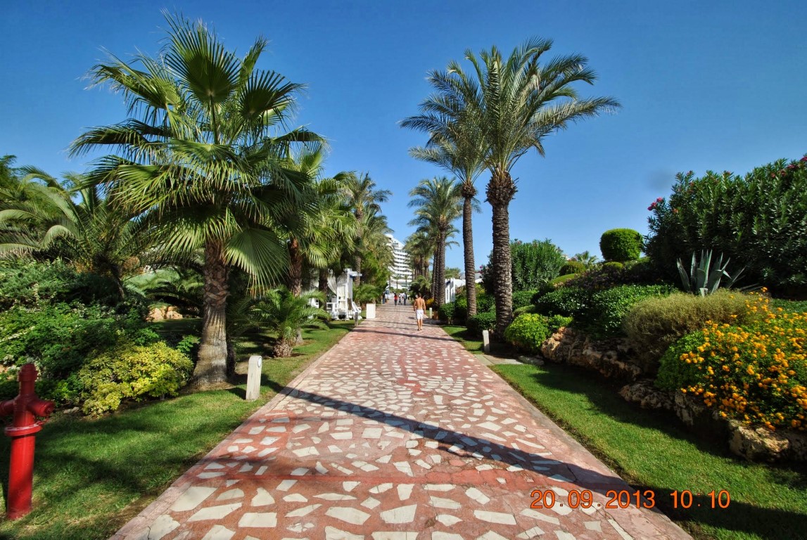 imagini hotel TITANIC LARA